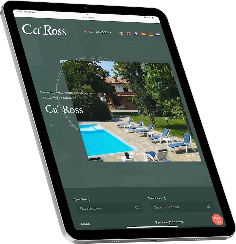 Sito Ca' Ross Resort su tablet: homepage con la piscina e il modulo di prenotazione